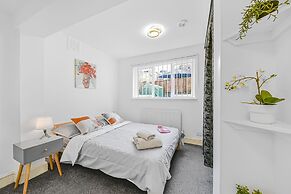 Stylish Central 2-bed Apartment With Pvt Garden