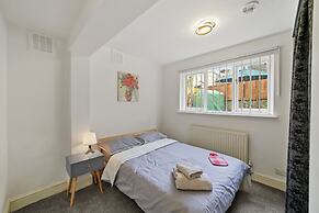 Stylish Central 2-bed Apartment With Pvt Garden