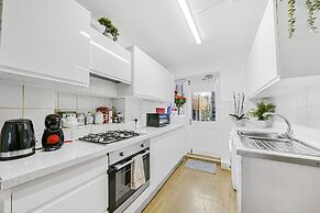Stylish Central 2-bed Apartment With Pvt Garden
