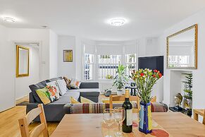 Stylish Central 2-bed Apartment With Pvt Garden