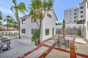 Lux Villa 3br 2ba Steps to Beach