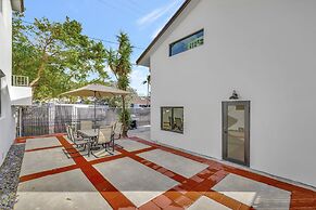 Lux Villa 3br 2ba Steps to Beach