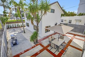 Lux Villa 3br 2ba Steps to Beach