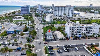 Lux Villa 3br 2ba Steps to Beach