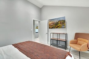 Lux Villa 3br 2ba Steps to Beach