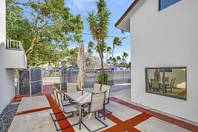 Lux Villa 3br 2ba Steps to Beach