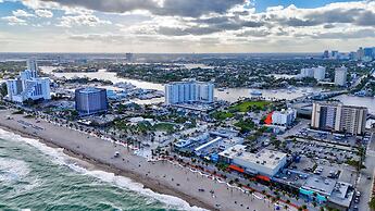 Lux Villa 3br 2ba Steps to Beach