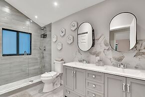 Lux Villa 3br 2ba Steps to Beach