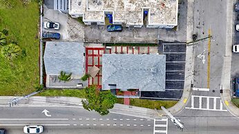 Lux Villa 3br 2ba Steps to Beach