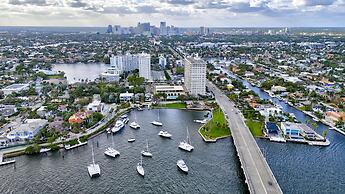 Lux Villa 3br 2ba Steps to Beach