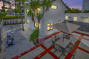 Lux Villa 3br 2ba Steps to Beach