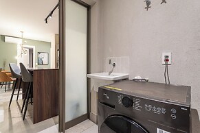 Iconyc House of Charlie