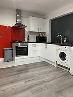 Inviting 2-bed Fully Furnished House-high Wycombe