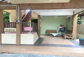 OYO 90915 Ilham Villa