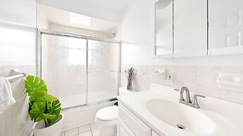 Modern Luxury Home w GameRoom & Parking