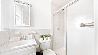 Modern Luxury Home w GameRoom & Parking