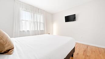 Modern Luxury Home w GameRoom & Parking