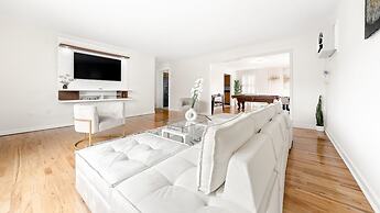 Modern Luxury Home w GameRoom & Parking