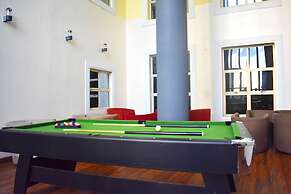 DAVIS HOTEL & SUITES