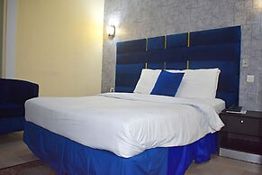 DAVIS HOTEL & SUITES