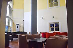 DAVIS HOTEL & SUITES