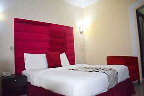 DAVIS HOTEL & SUITES