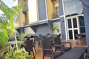 DAVIS HOTEL & SUITES