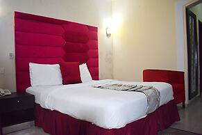 DAVIS HOTEL & SUITES