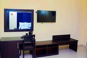 DAVIS HOTEL & SUITES