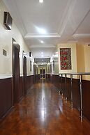 DAVIS HOTEL & SUITES