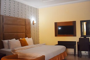 DAVIS HOTEL & SUITES