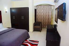 DAVIS HOTEL & SUITES