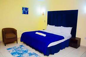 DAVIS HOTEL & SUITES