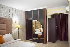 DAVIS HOTEL & SUITES