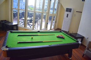 DAVIS HOTEL & SUITES