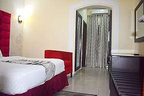 DAVIS HOTEL & SUITES