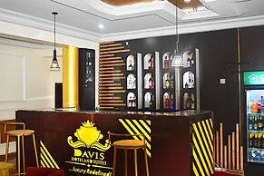 DAVIS HOTEL & SUITES