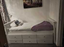 Self Contained 2 Bedrooms House Free Parking