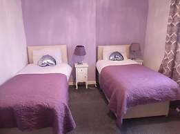 Self Contained 2 Bedrooms House Free Parking