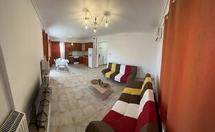 VerGian Brand New Apt at Agioi Theodoroi