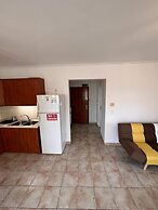 VerGian Brand New Apt at Agioi Theodoroi