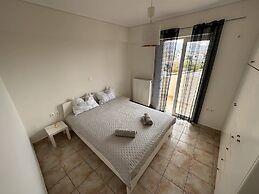 VerGian Brand New Apt at Agioi Theodoroi