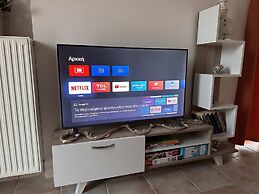 VerGian Brand New Apt at Agioi Theodoroi