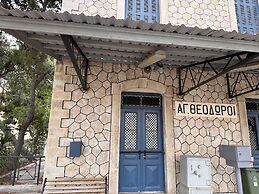 VerGian Brand New Apt at Agioi Theodoroi