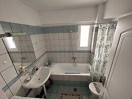 VerGian Brand New Apt at Agioi Theodoroi