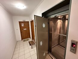 VerGian Brand New Apt at Agioi Theodoroi