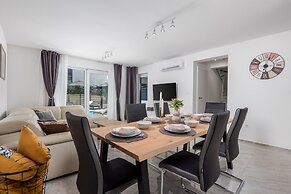 Modern Holiday House Jadranka With Pool