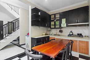 OYO 93500 Rizki Residence TOS Syariah Near PT Bank KB Bukopin Tbk