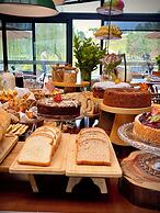 Celeiro Lake Village