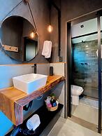 Celeiro Lake Village